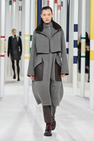 Look 30